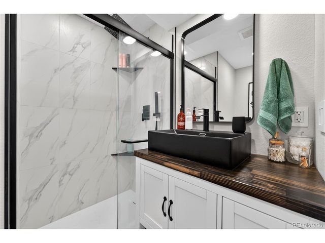 22104 E Belleview Ln, Aurora, CO 80015