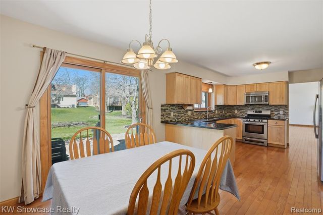 2015 Huntingdon Drive, Wixom, MI 48393