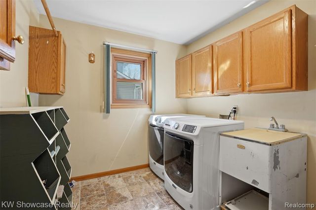2015 Huntingdon Drive, Wixom, MI 48393
