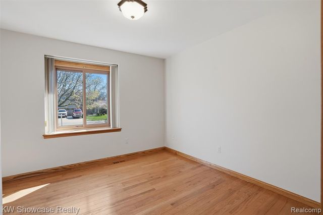 2015 Huntingdon Drive, Wixom, MI 48393