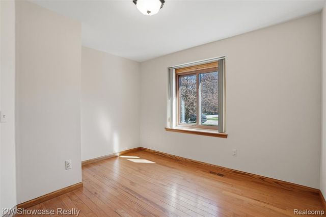2015 Huntingdon Drive, Wixom, MI 48393