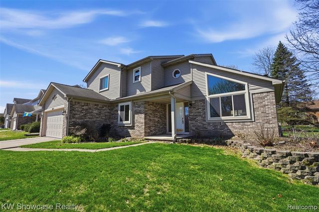 2015 Huntingdon Drive, Wixom, MI 48393