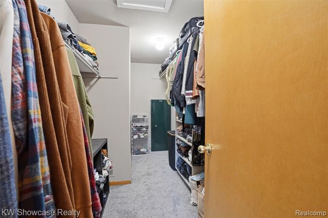 2015 Huntingdon Drive, Wixom, MI 48393
