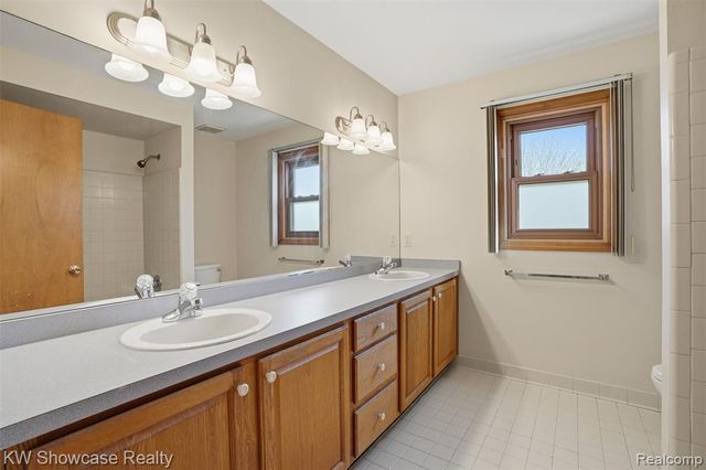 2015 Huntingdon Drive, Wixom, MI 48393