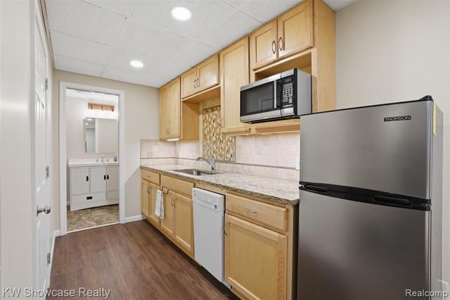 2015 Huntingdon Drive, Wixom, MI 48393