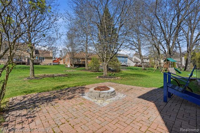 2015 Huntingdon Drive, Wixom, MI 48393