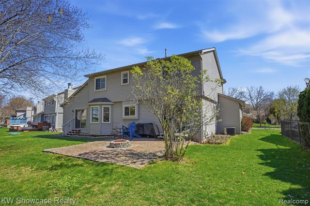 2015 Huntingdon Drive, Wixom, MI 48393