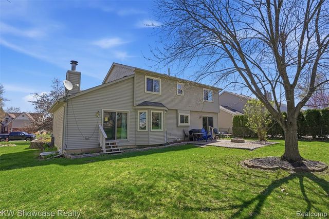 2015 Huntingdon Drive, Wixom, MI 48393