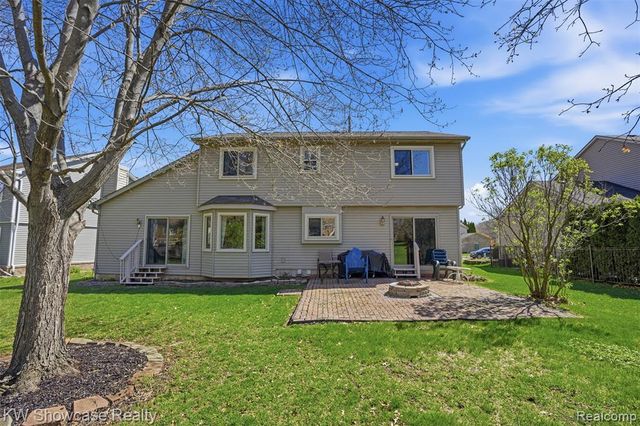 2015 Huntingdon Drive, Wixom, MI 48393