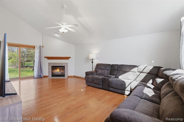 2015 Huntingdon Drive, Wixom, MI 48393
