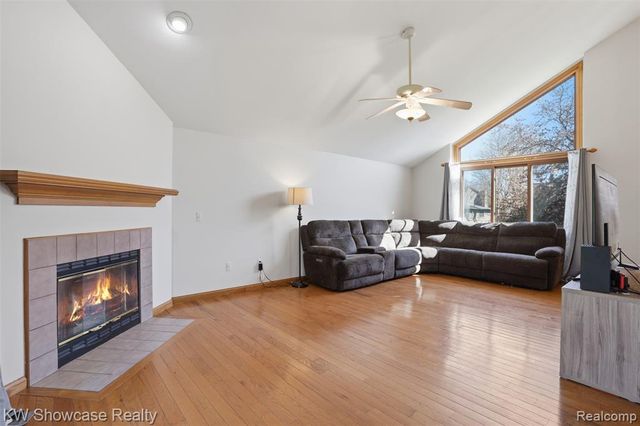 2015 Huntingdon Drive, Wixom, MI 48393