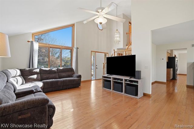 2015 Huntingdon Drive, Wixom, MI 48393