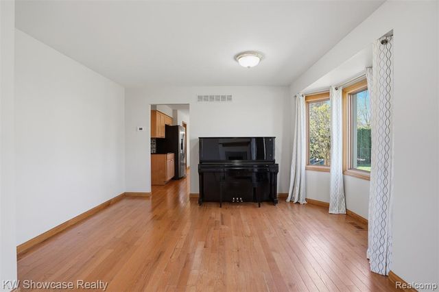 2015 Huntingdon Drive, Wixom, MI 48393