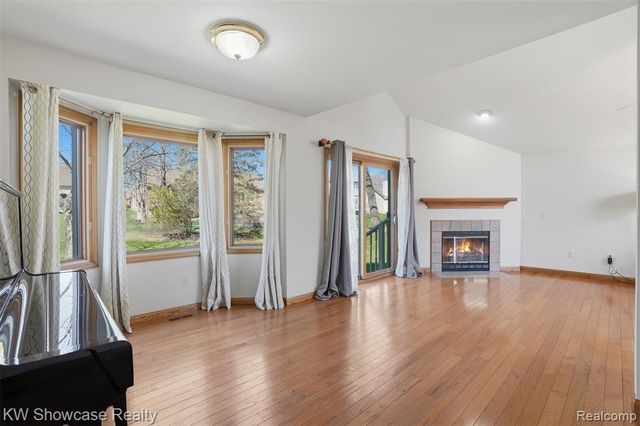 2015 Huntingdon Drive, Wixom, MI 48393