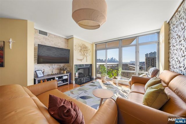 8100 River Road 1011, North Bergen, NJ 07047