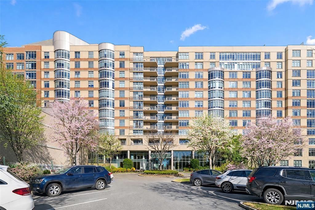 8100 River Road 1011, North Bergen, NJ 07047