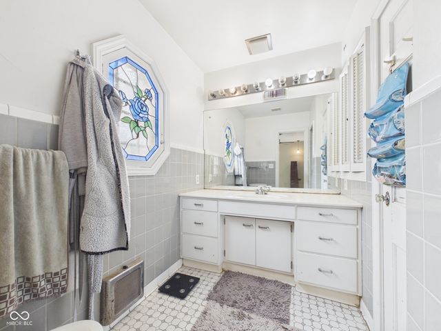 1110 Greenway Drive, Anderson, IN 46011