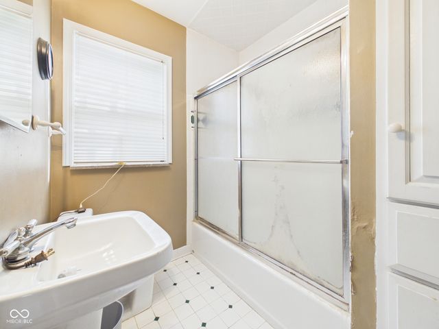 1110 Greenway Drive, Anderson, IN 46011