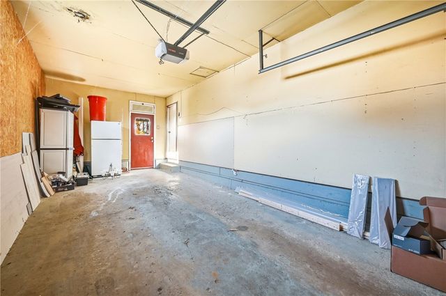 2225 Saratoga Dr, Hermitage, PA 16148