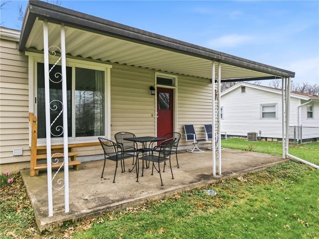 2225 Saratoga Dr, Hermitage, PA 16148