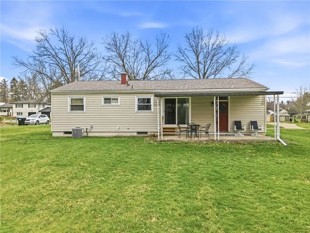 2225 Saratoga Dr, Hermitage, PA 16148