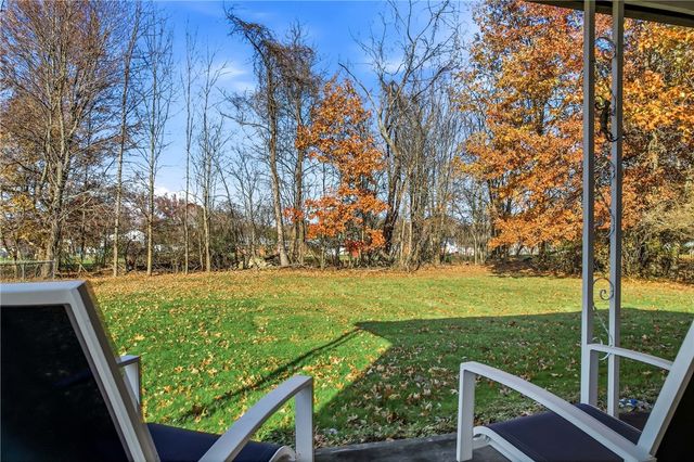 2225 Saratoga Dr, Hermitage, PA 16148