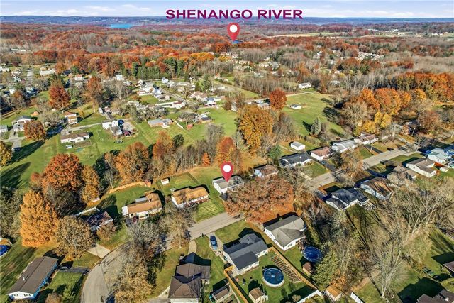 2225 Saratoga Dr, Hermitage, PA 16148