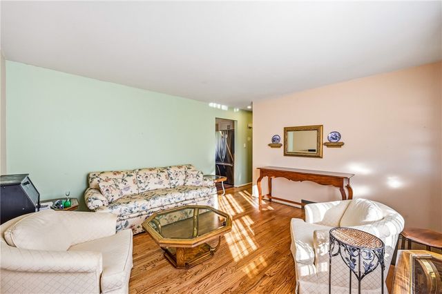 2225 Saratoga Dr, Hermitage, PA 16148