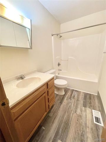 463 PONDEROSA Avenue 2, O'fallon, IL 62269