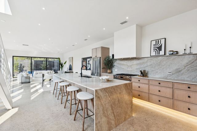 6801 Tyree Street, Dallas, TX 75209