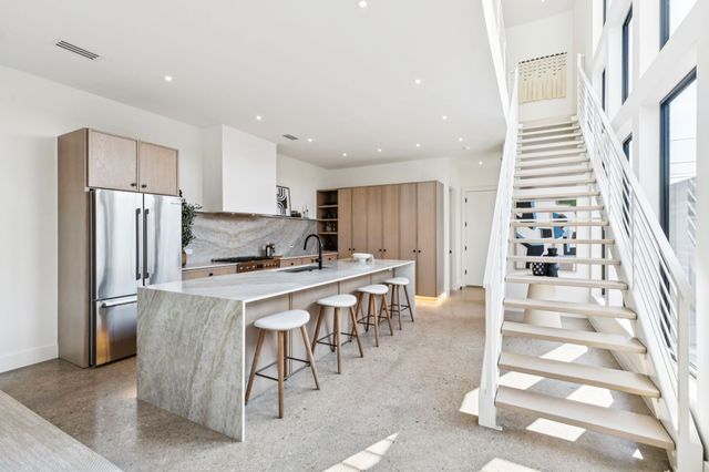 6801 Tyree Street, Dallas, TX 75209