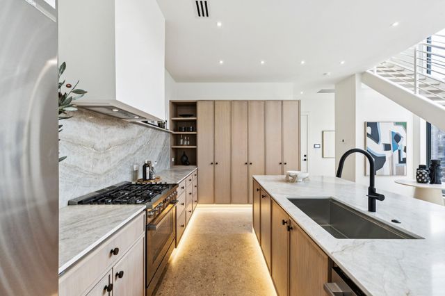 6801 Tyree Street, Dallas, TX 75209