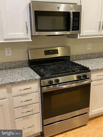 9806 USHERS PL, Waldorf, MD 20601
