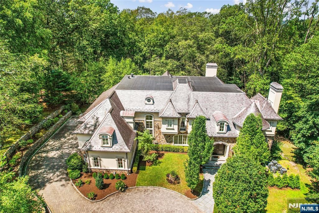 15 N Church Road, Saddle River, NJ 07458