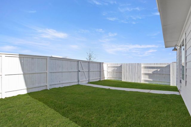 129 Daylily DR, Elgin, TX 78621