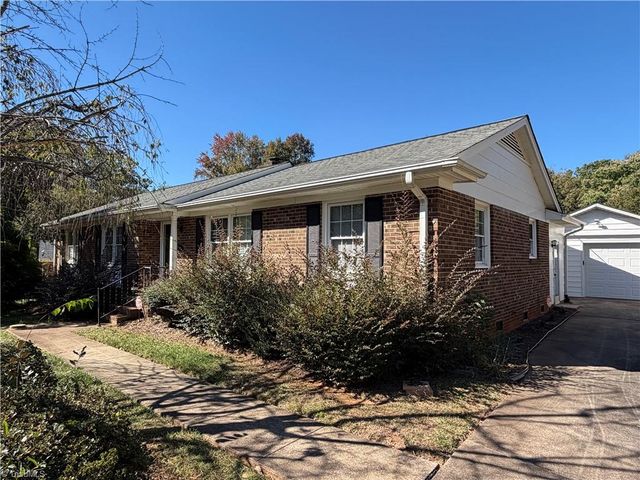 3020 Shady Lawn Drive, Greensboro, NC 27408