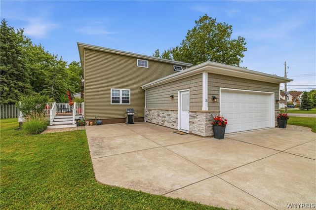 70 Angle Road, West Seneca, NY 14224