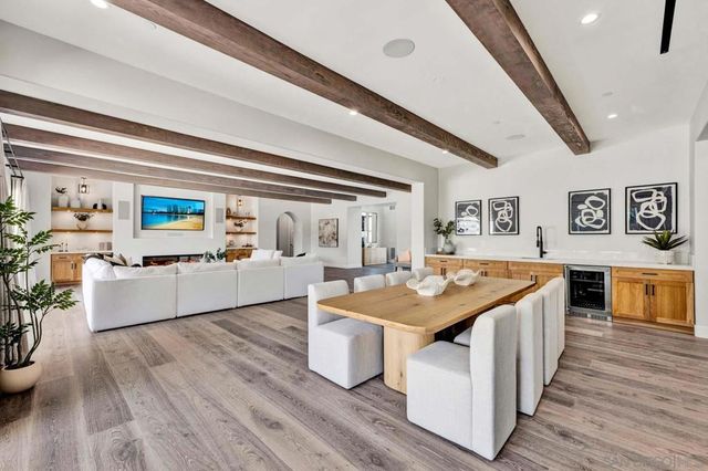 6344 La Pintura Dr, La Jolla, CA 92037