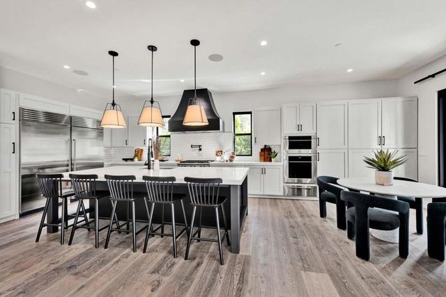 6344 La Pintura Dr, La Jolla, CA 92037