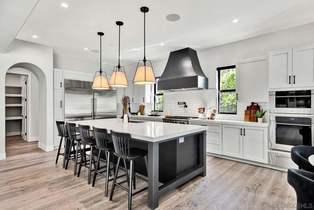 6344 La Pintura Dr, La Jolla, CA 92037