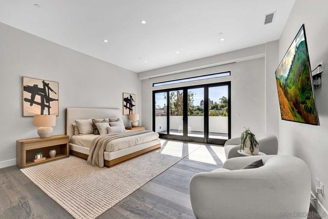 6344 La Pintura Dr, La Jolla, CA 92037