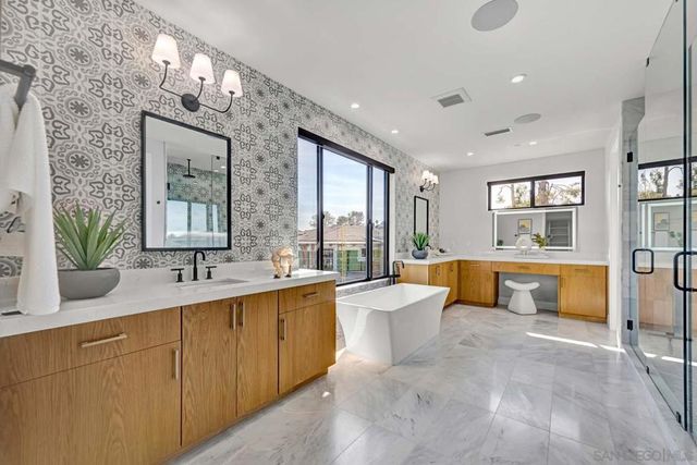 6344 La Pintura Dr, La Jolla, CA 92037