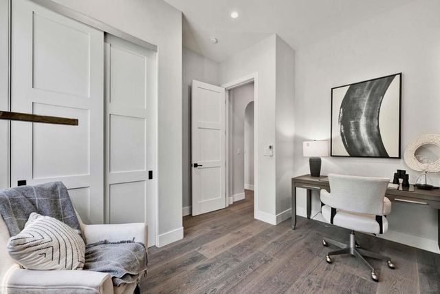 6344 La Pintura Dr, La Jolla, CA 92037