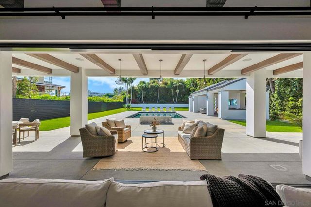 6344 La Pintura Dr, La Jolla, CA 92037