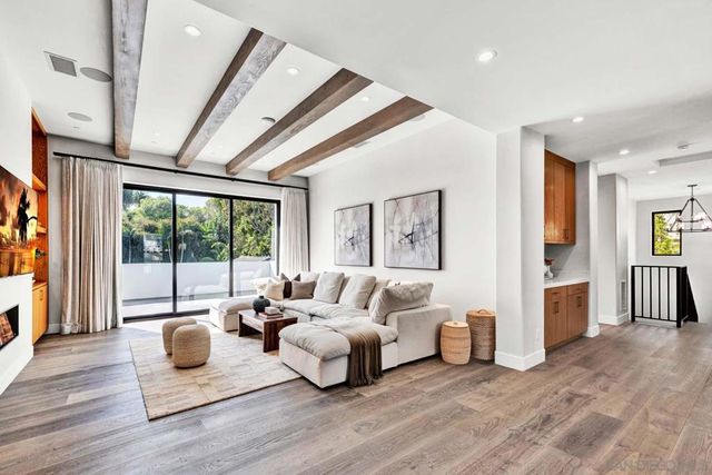 6344 La Pintura Dr, La Jolla, CA 92037