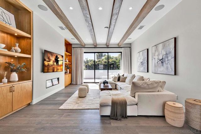 6344 La Pintura Dr, La Jolla, CA 92037