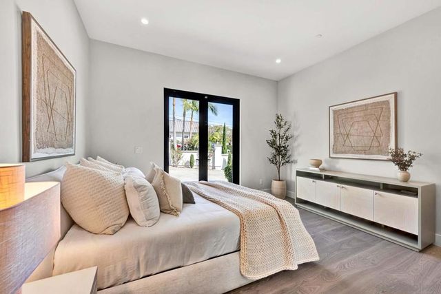 6344 La Pintura Dr, La Jolla, CA 92037