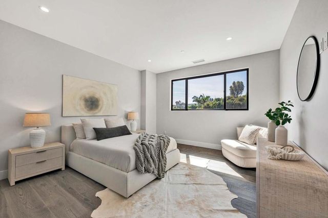 6344 La Pintura Dr, La Jolla, CA 92037