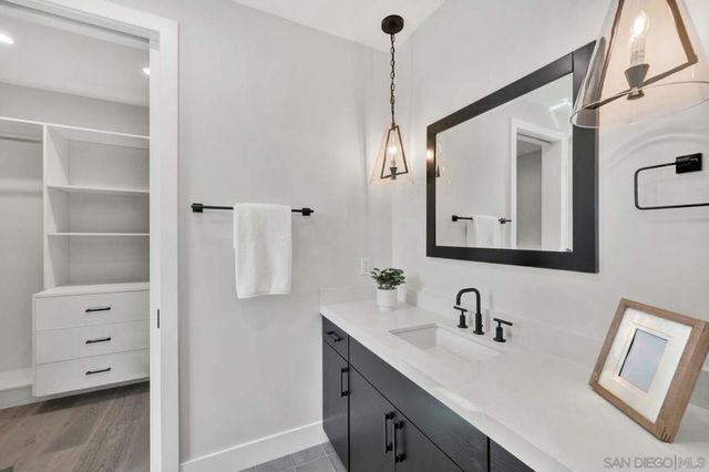 6344 La Pintura Dr, La Jolla, CA 92037