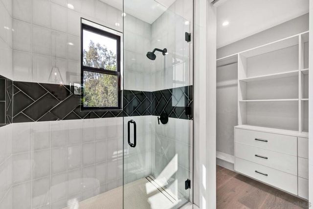 6344 La Pintura Dr, La Jolla, CA 92037